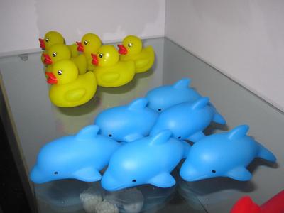 【廠家直銷發(fā)光搪膠電子兒童玩具海豚/浮水玩具/地攤熱賣led禮】價格_廠家_圖片 -